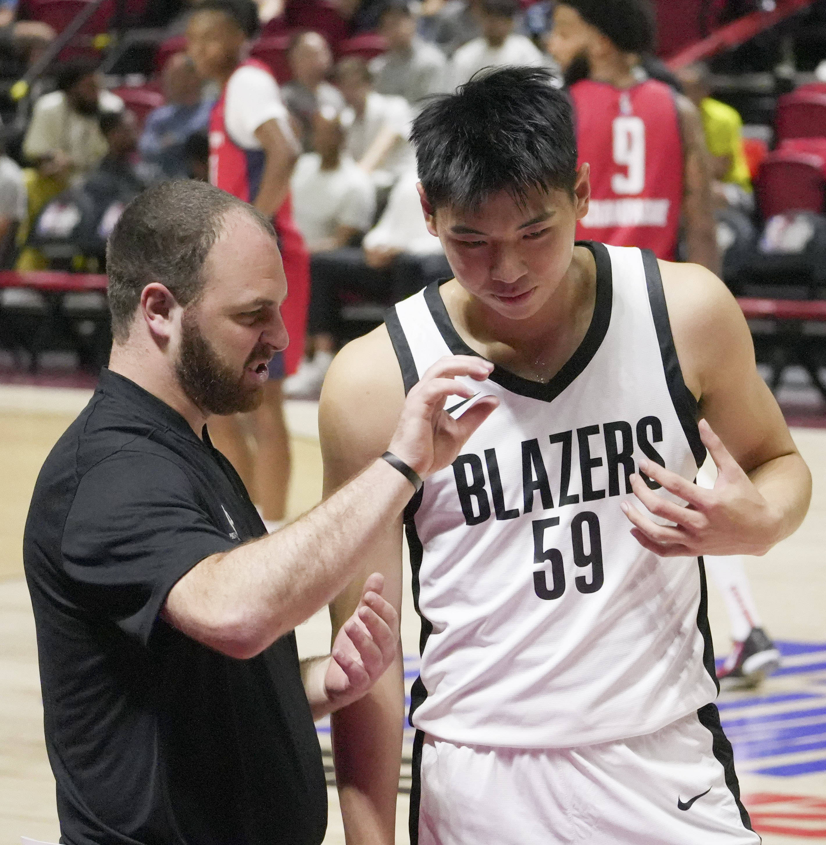 篮网队表现不佳阵容伤病成隐患
